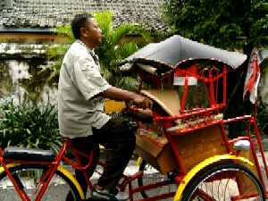 Ponirah pengayuh becak favorit Yogyakarta