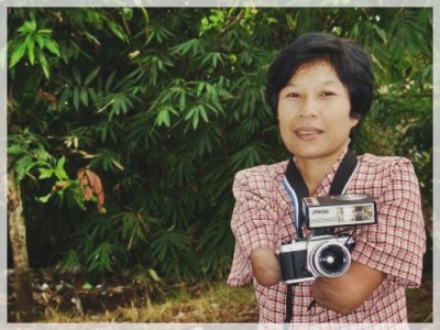 Tanpa Tangan, Fotografer Rusidah Genggam Cita-citanya