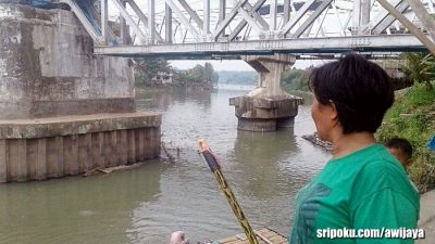 Herlina Terjun Selamatkan Anak di Sungai Musi