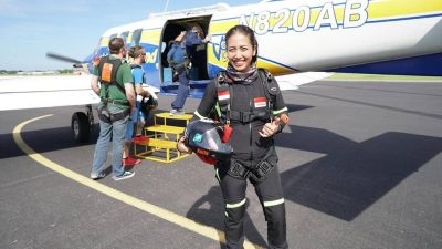 Naila, Penerjun Payung Tujuh Benua Dari Everest ke Antarktika
