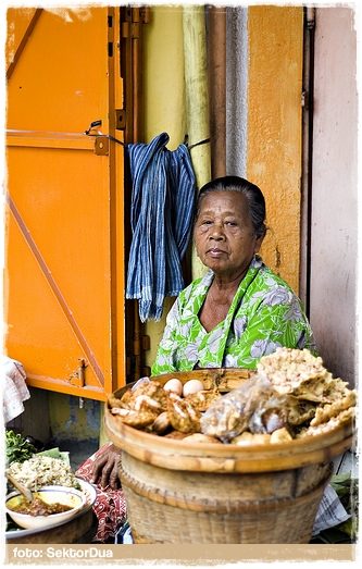 Perempuan-perempuan Nasi Pecel