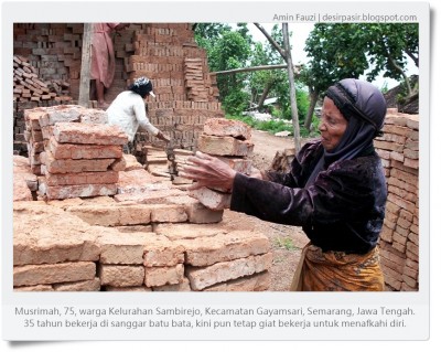 Syukur Para Pengangkut Bata Lansia