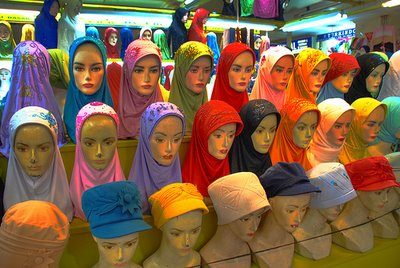 Kisah Sukses Usaha Jilbab Lima Perempuan Cacat