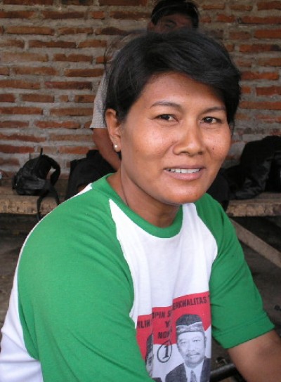 Tukang Ojek Suwarni Juga Tukang Tambal Ban, Juga Main Ludruk