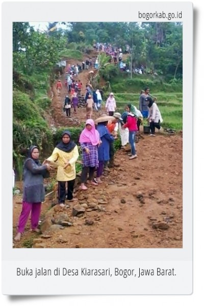 Perempuan Gunung Bitung Urun Tangan Buka Jalan