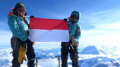 Dua Mahasiswi Unpar Tancap Merah Putih di Puncak Denali Alaska