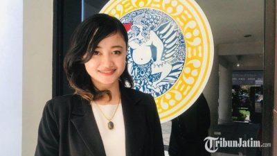 Noviana, Pengamen Jadi Wisudawan Terbaik